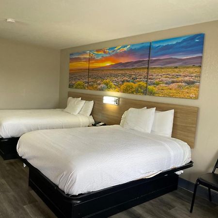 Days Inn By Wyndham San Antonio Southeast Frost Bank Center Екстериор снимка