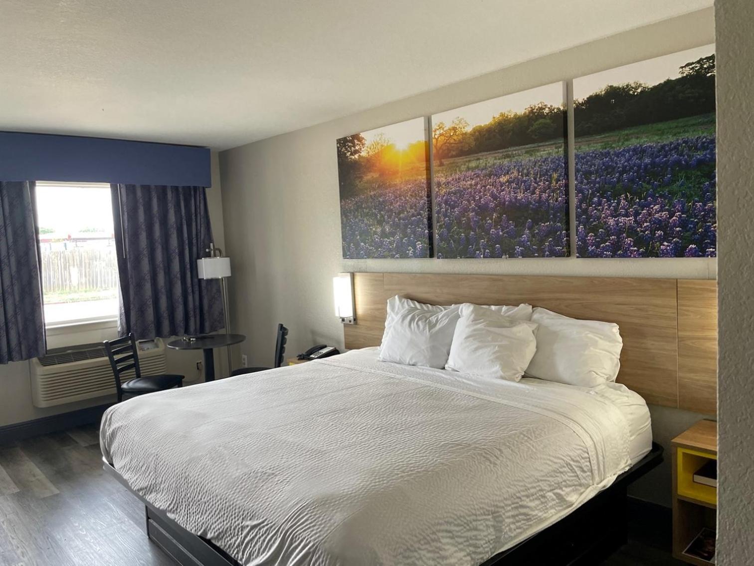 Days Inn By Wyndham San Antonio Southeast Frost Bank Center Екстериор снимка