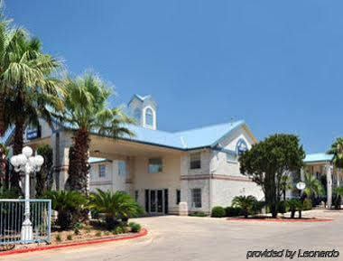 Days Inn By Wyndham San Antonio Southeast Frost Bank Center Екстериор снимка