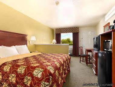 Days Inn By Wyndham San Antonio Southeast Frost Bank Center Екстериор снимка
